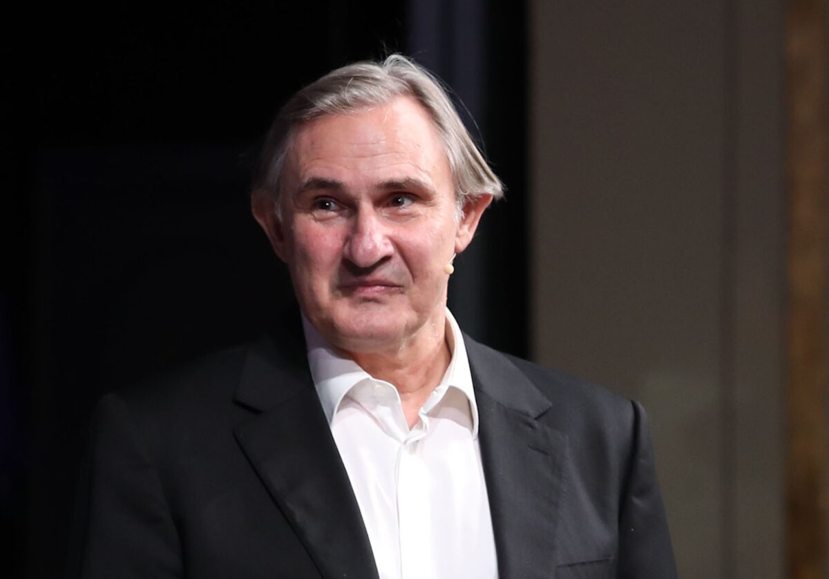 Ακης Σακελλαρίου: Θα υποδυθώ μια γυναίκα που θέλησε να απελευθερωθεί και προχώρησε σε αλλαγή φύλου