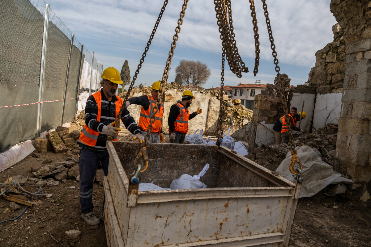 Τρεις σεισμοί ταρακούνησαν την Τουρκία - Στα 5,2 Ρίχτερ η ισχυρότερη δόνηση