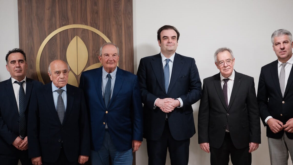 Πιερρακάκης: «Φρένο» στις αυξήσεις φόρου στα καπνικά – Από το 2036 οι νέες επιβαρύνσεις