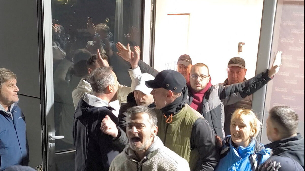 Σερβία, διαδηλωτές, κανάλι