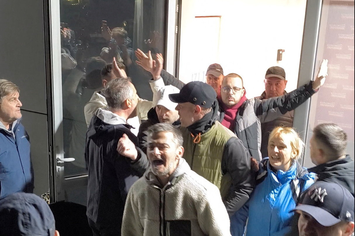 Σερβία: Διαδηλωτές έκαναν «ντου» σε κανάλι - προπαγανδιστικό μηχανισμό του Βούτσιτς - Σε πολιτική ομηρία η «Φοιτητική Λίστα»
