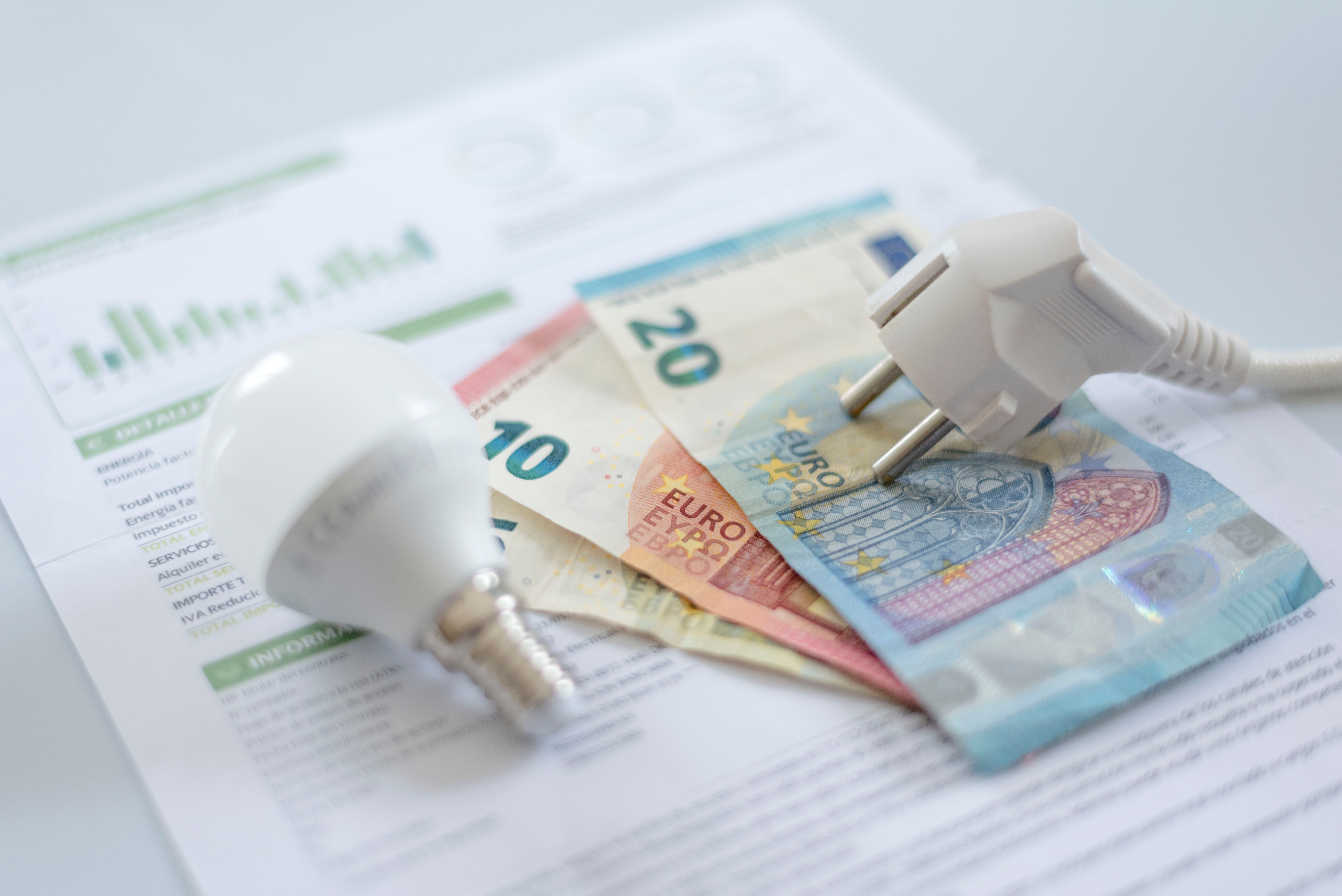 Άμεσες παρεμβάσεις στην αγορά για μείωση του κόστους του ρεύματος