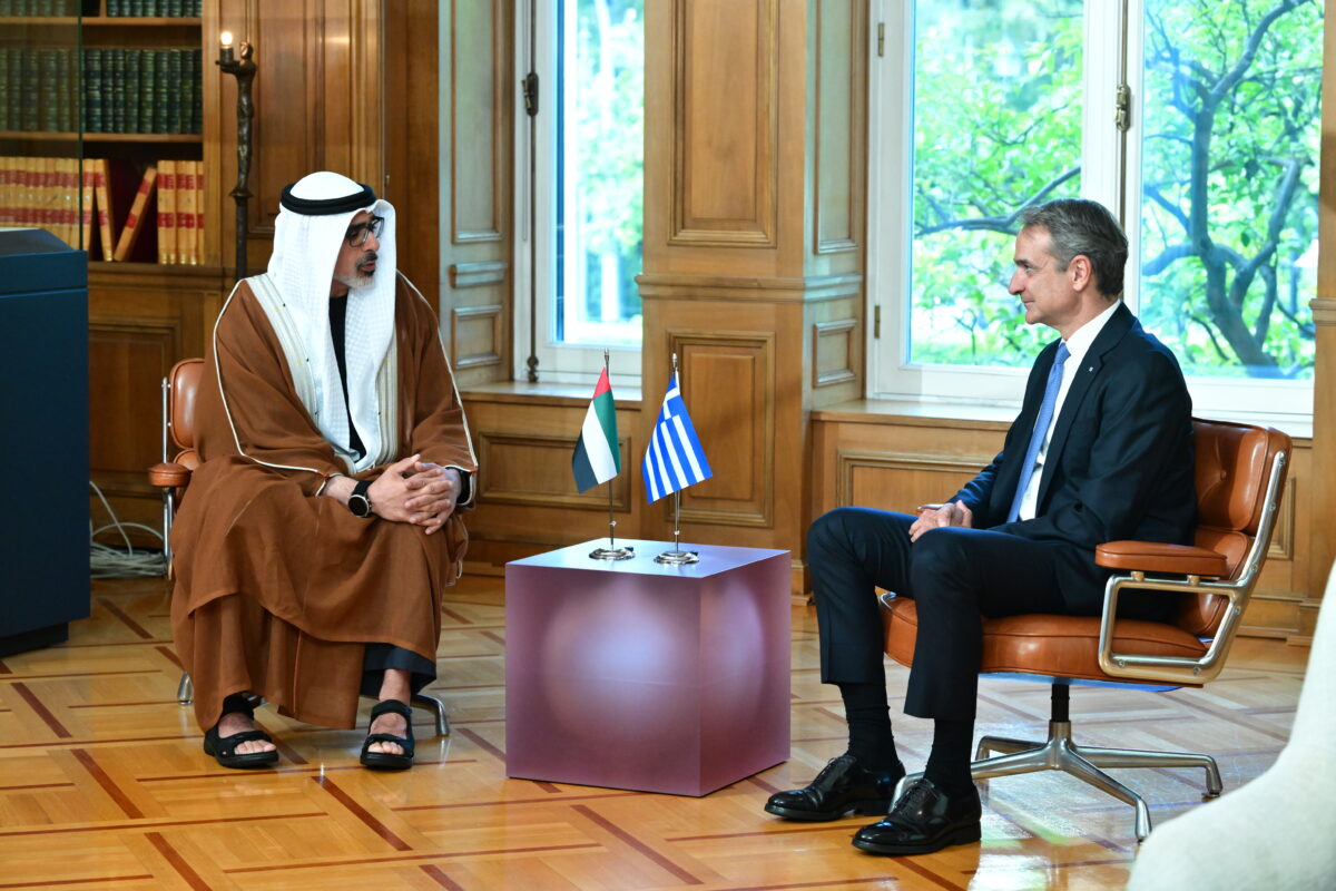 Συνάντηση του Πρωθυπουργού Κυριάκου Μητσοτάκη με τον Πρίγκιπα Διάδοχο του Άμπου Ντάμπι, Σεΐχη Khaled bin Mohamed bin Zayed Al Nahyan, στο Μέγαρο Μαξίμου. Πέμπτη 22 Οκτωβρίου 2026 (ΤΑΤΙΑΝΑ ΜΠΟΛΑΡΗ