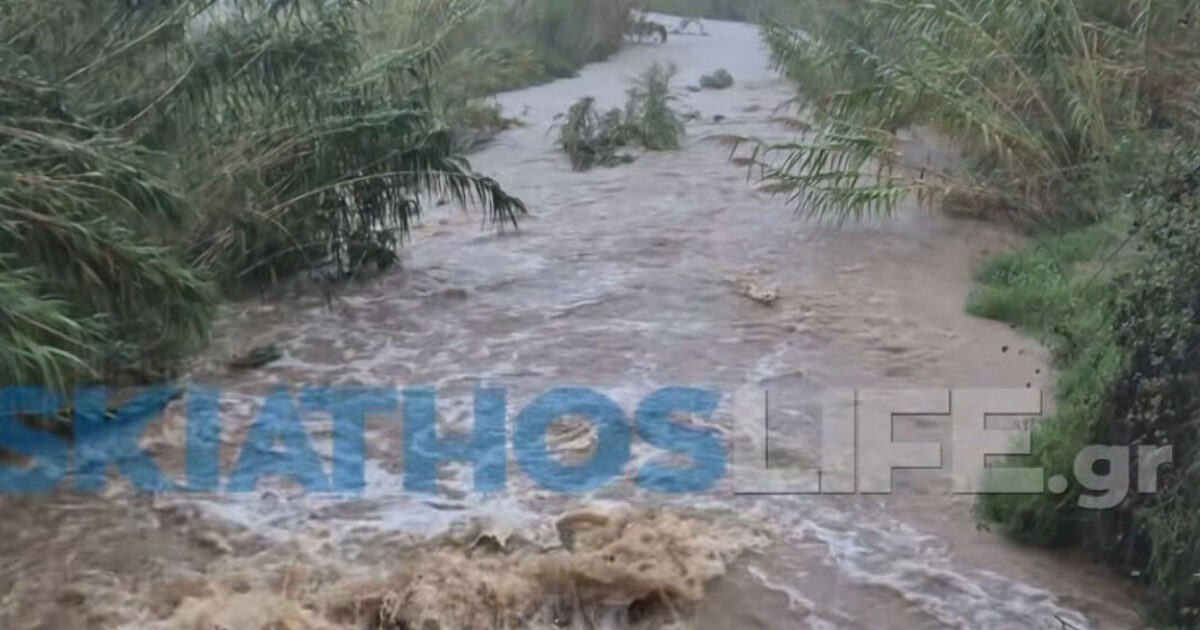 Κακοκαιρία: Πλημμύρες και κατολισθήσεις στη Σκιάθο Κακοκαιρία: Πλημμύρες και κατολισθήσεις στη Σκιάθο