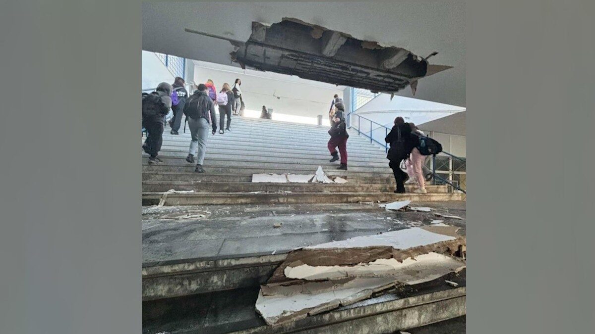 Κατέρρευσε τμήμα οροφής σε λύκειο που ανακαινίστηκε πρόσφατα