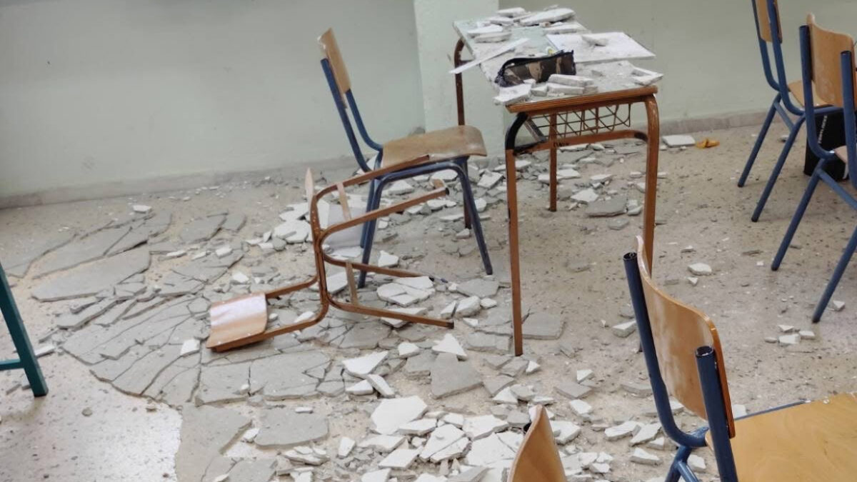 Σοβάς έπεσε σε γυμνάσιο στη Θέρμη