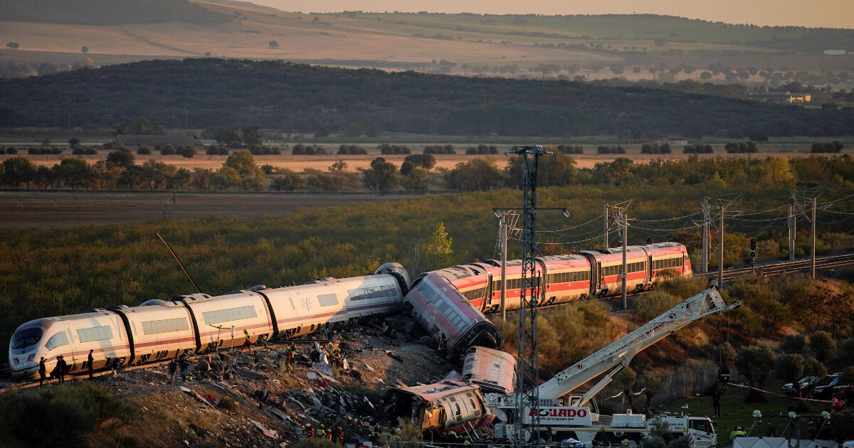 Σύγκρουση τρένων στην Ισπανία: Σώθηκαν από θαύμα τρεις Έλληνες Σύγκρουση τρένων στην Ισπανία: Σώθηκαν από θαύμα τρεις Έλληνες