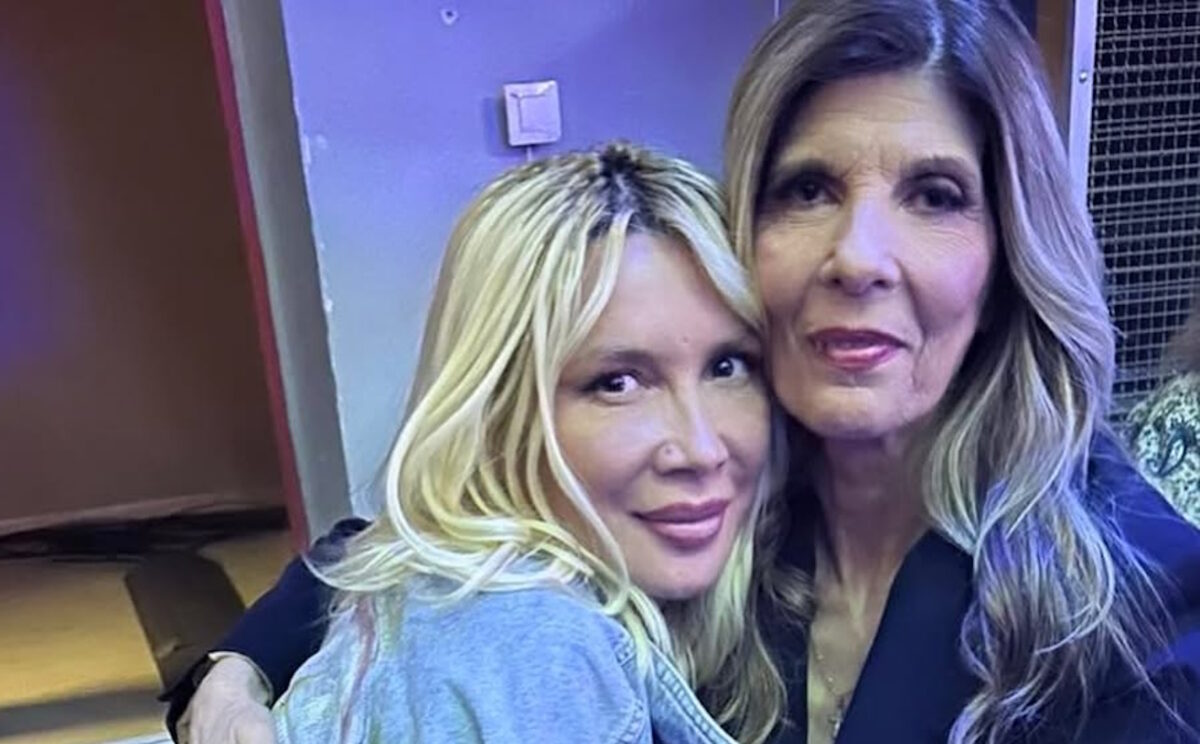 Κατερίνα Στανίση: Η selfie με την Πάολα στα γυρίσματα του «Voice» για τον Γιώργο Μαζωνάκη