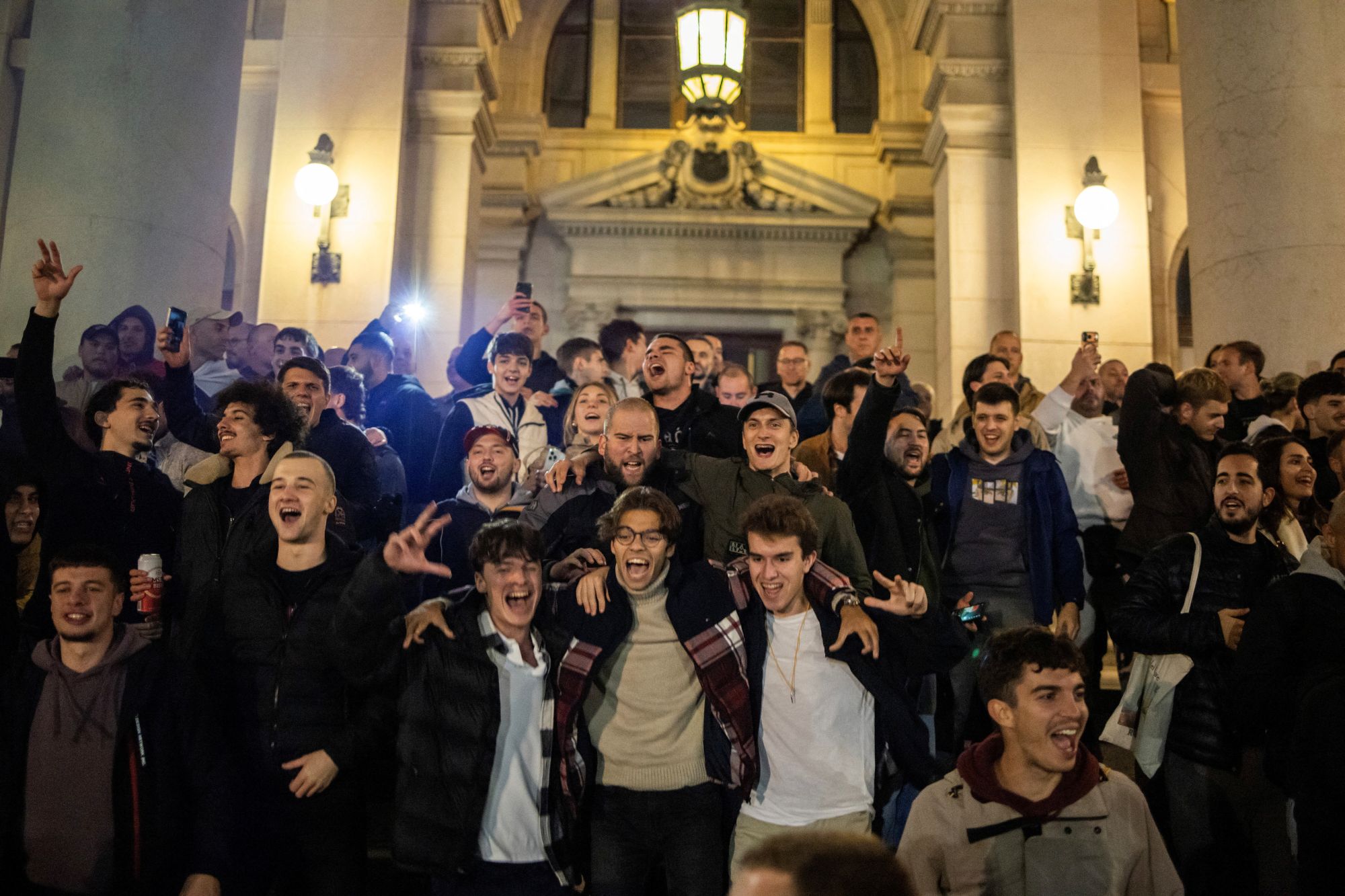 Τα πρόσωπα της «Φοιτητικής Λίστας» στη Σερβία που ανέτρεψαν τον παντοδύναμο Βούτσιτς: Ο καρδιολόγος, ο Μποντιρόγκα κι ένας ράπερ-δικηγόρος