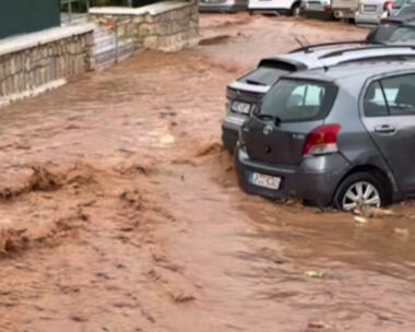 Κακοκαιρία στη Σύμη: Δρόμοι μετατράπηκαν σε ποτάμια