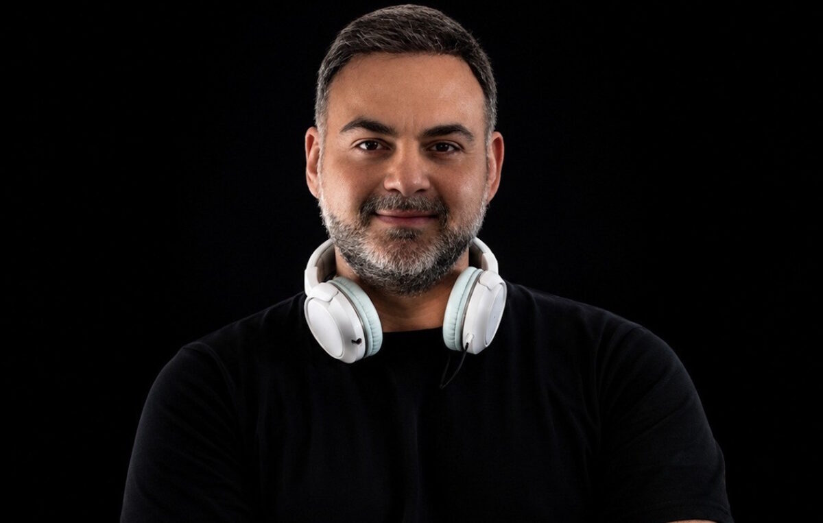 Ο Tasos P. διεκδικεί υποψηφιότητα στα 69α Grammy με το «San Me Kitas» του Γιάννη Σπανού | Επικαιρότητα στο PlusTV.gr