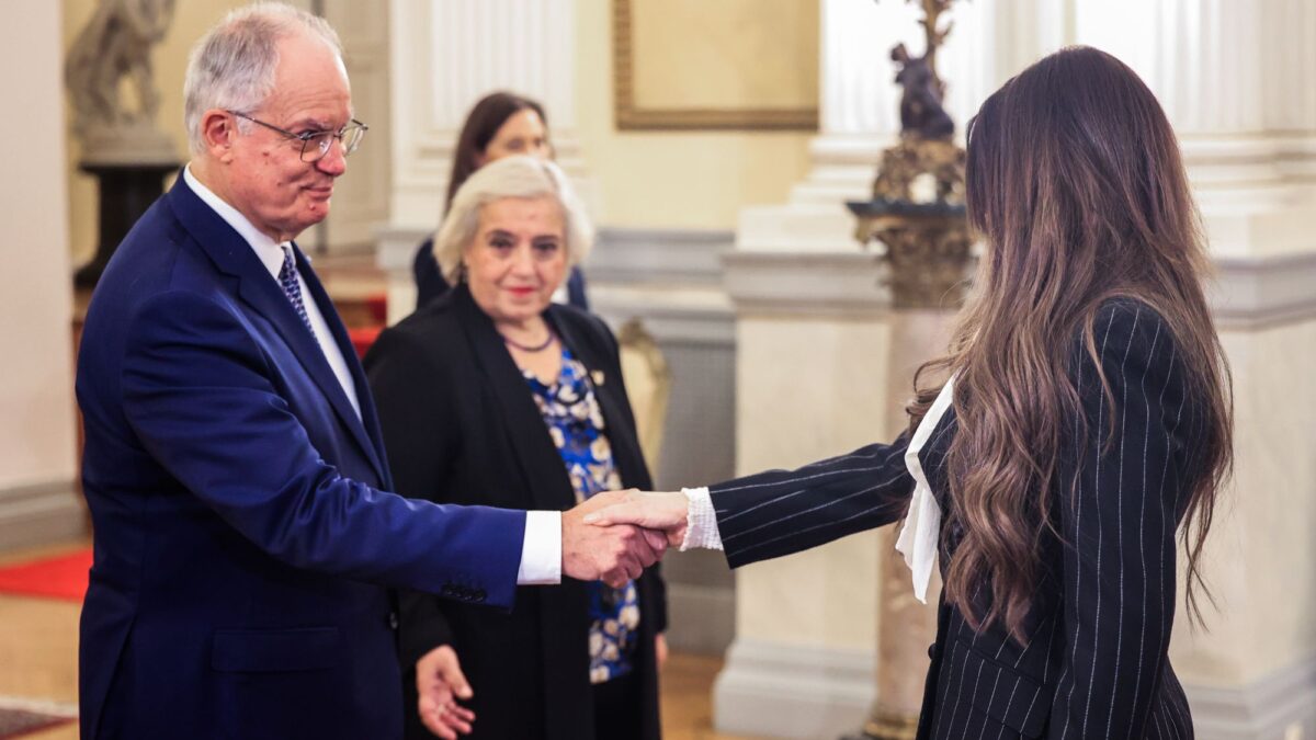 Ο Πρόεδρος της Δημοκρατίας Κωνσταντίνος Αν. Τασούλας, δέχθηκε διαδοχικά τις νέες Πρέσβεις του Βασιλείου της Νορβηγίας Harriet E. Berg, του Καναδά Sonya Thissen και των Ηνωμένων Πολιτειών Αμερικής Kimberly Guilfoyle, οι οποίες επέδωσαν τα διαπιστευτήριά τους, Τρίτη 4 Νοεμβρίου 2025
