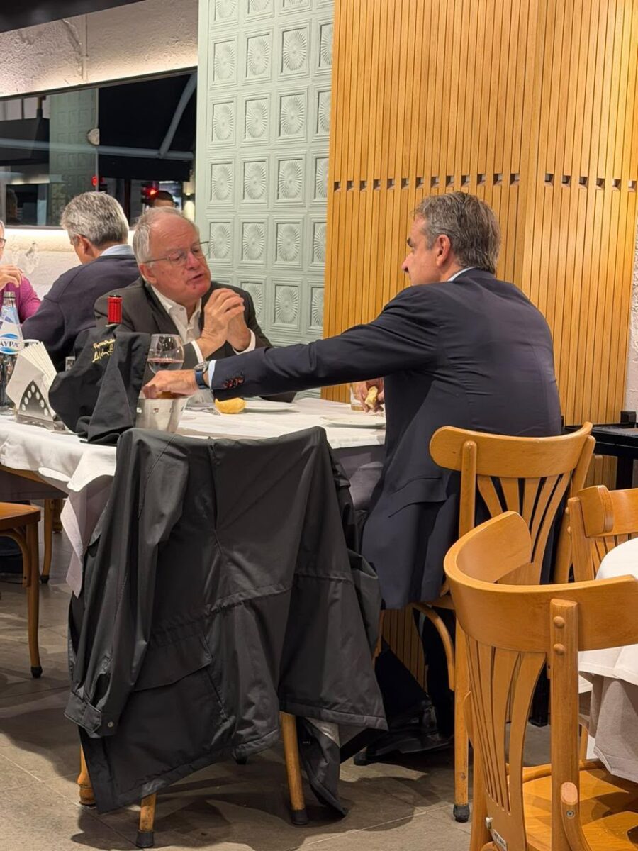 Πρωθυπουργός και Πρόεδρος της Δημοκρατίας έφαγαν μαζί στο εστιατόριο «Διάβαση» στην Παύλου Μελά στη Θεσσαλονίκη, μετά την εκδήλωση στον Λευκό Πύργο