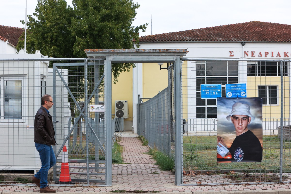 Η αίθουσα που γίνεται η δίκη για τα Τέμπη