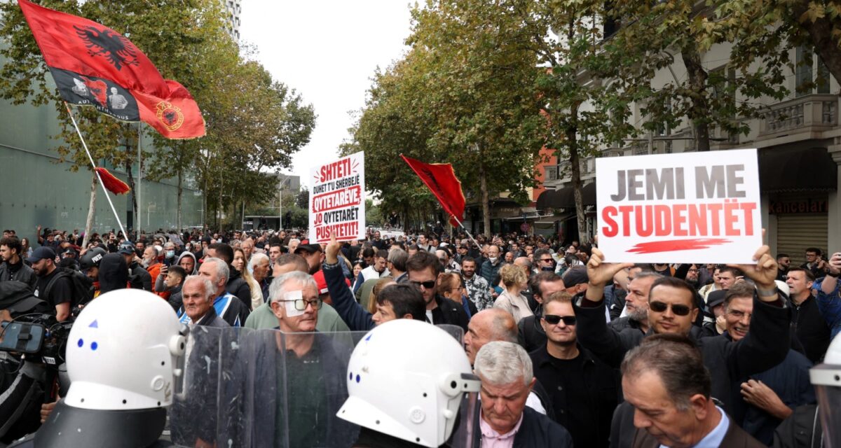 Αλβανία: Συνεχίζονται οι κινητοποιήσεις στα Τίρανα κατά της κυβέρνησης του Έντι Ράμα - Στους δρόμους γιατροί και φοιτητές