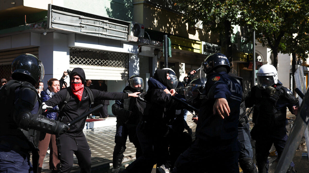Επεισόδια σε διαδηλώσεις στα Τίρανα