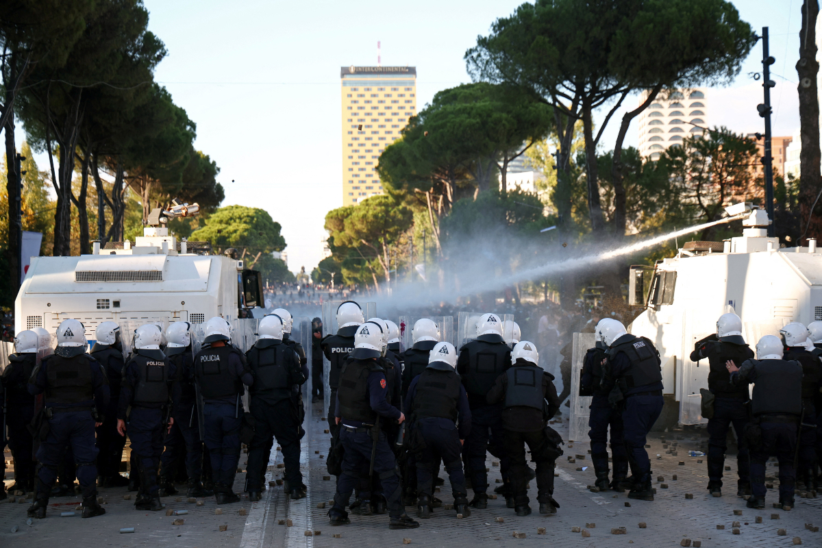 Επεισόδια στα Τίρανα