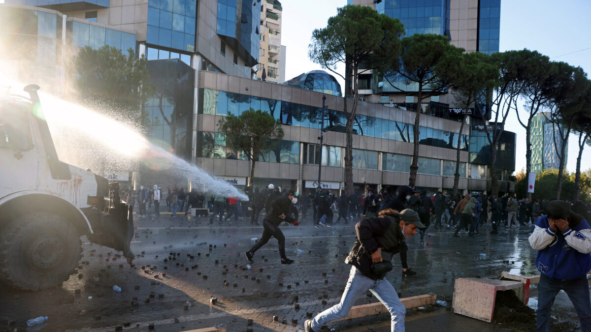 Επεισόδια στα Τίρανα