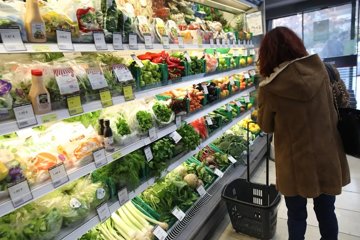 Παρατείνεται η μείωση τιμών στο ράφι μέχρι το τέλος του 2026