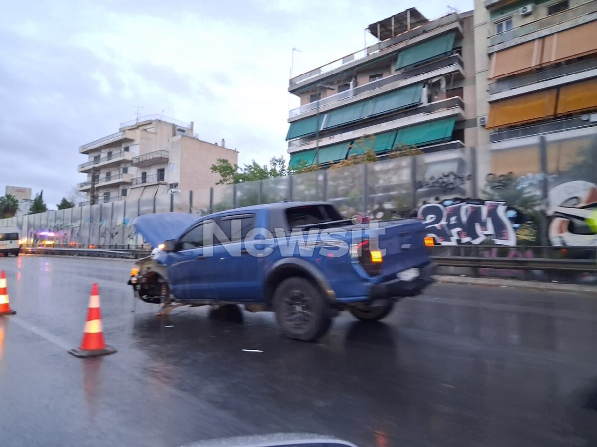 Κίνηση στους δρόμους: Μεγάλες καθυστερήσεις στον Κηφισό - Τροχαίο με αγροτικό, έπεσε κολώνα