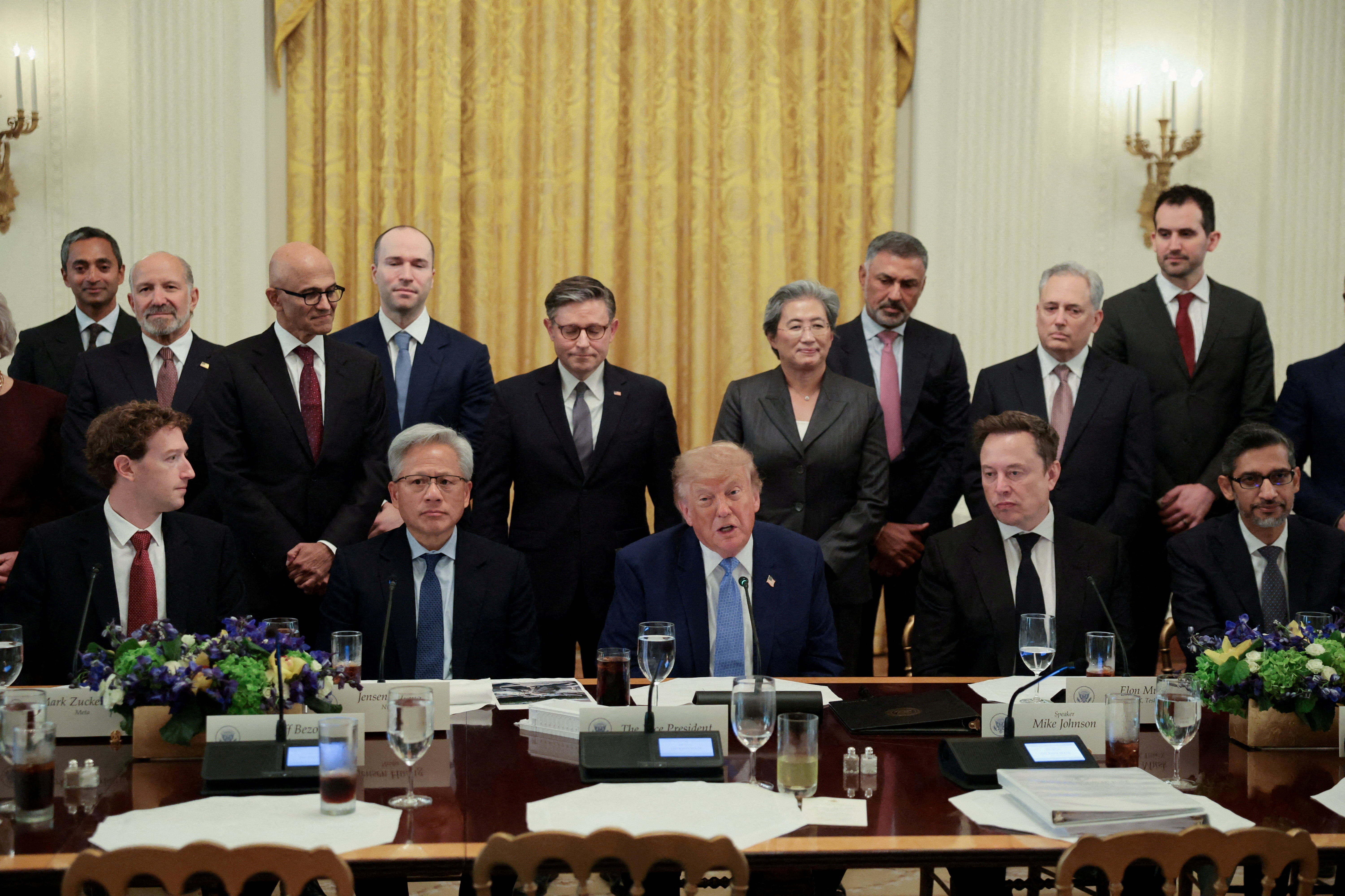 Γιατί ο Ντόναλντ Τραμπ «βάφτισε» την τεχνητή νοημοσύνη, υπερνοημοσύνη – Είναι κάτι άλλο ή το ΑΙ στα μέτρα του;
