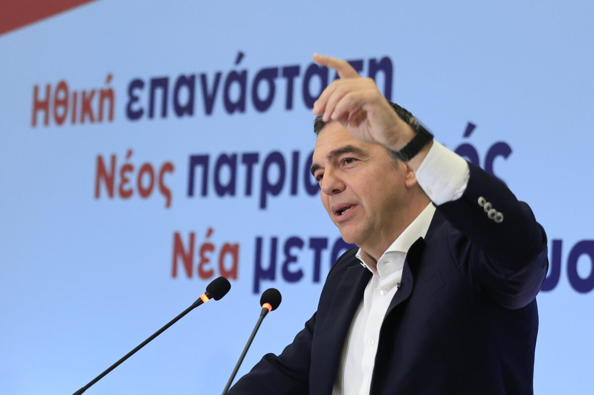Ο Αλέξης Τσίπρας «πέταξε το γάντι» στο ΠΑΣΟΚ για συνεργασία με τη ΝΔ