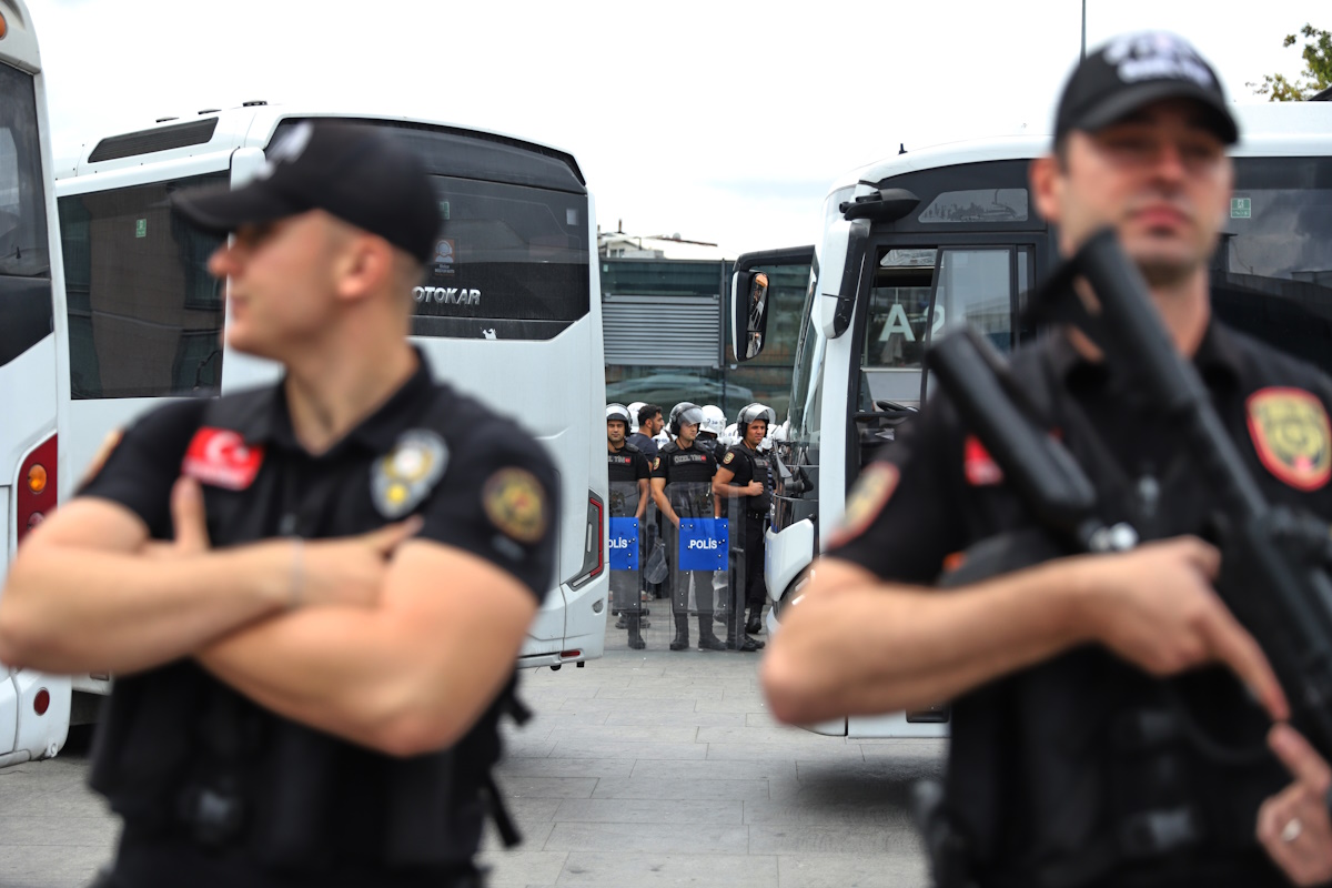 Ο Ερντογάν διώκει δημοσιογράφους που αποκάλυψαν το σκάνδαλο - μαμούθ των 3,5 δισεκατομμυρίων ευρώ