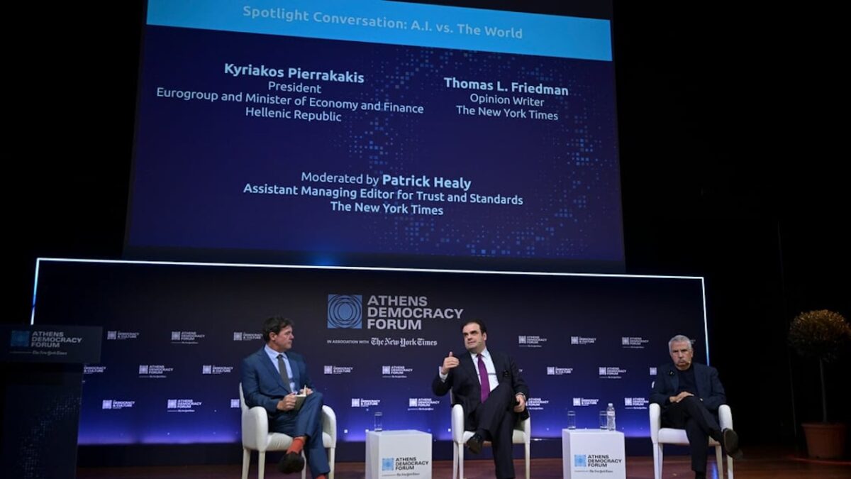 Πιερρακάκης: Κανένα κράτος δεν μπορεί να διαχειριστεί μόνο του την τεχνητή νοημοσύνη