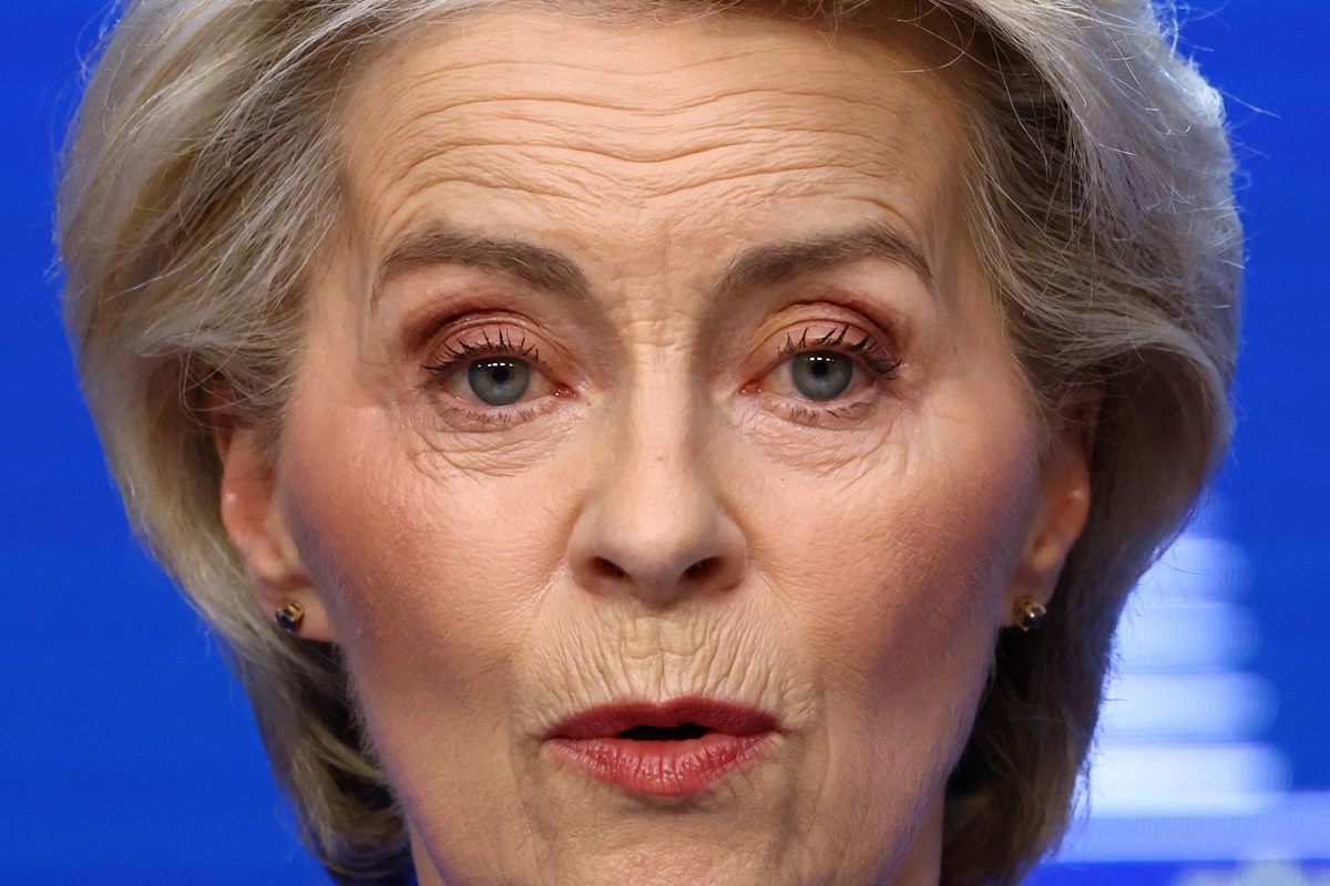 Η πρόεδρος της Ευρωπαϊκής Επιτροπής, Ursula von der Leyen στη συνέντευξη Τύπου μετά τη Σύνοδο Κορυφής στις Βρυξέλλες στις 16 Οκτωβρίου 2026