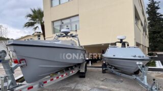 ο USV τύπου «Corsair) αριστερά με το USV τύπου «Πυρπολητής» (δεξιά)