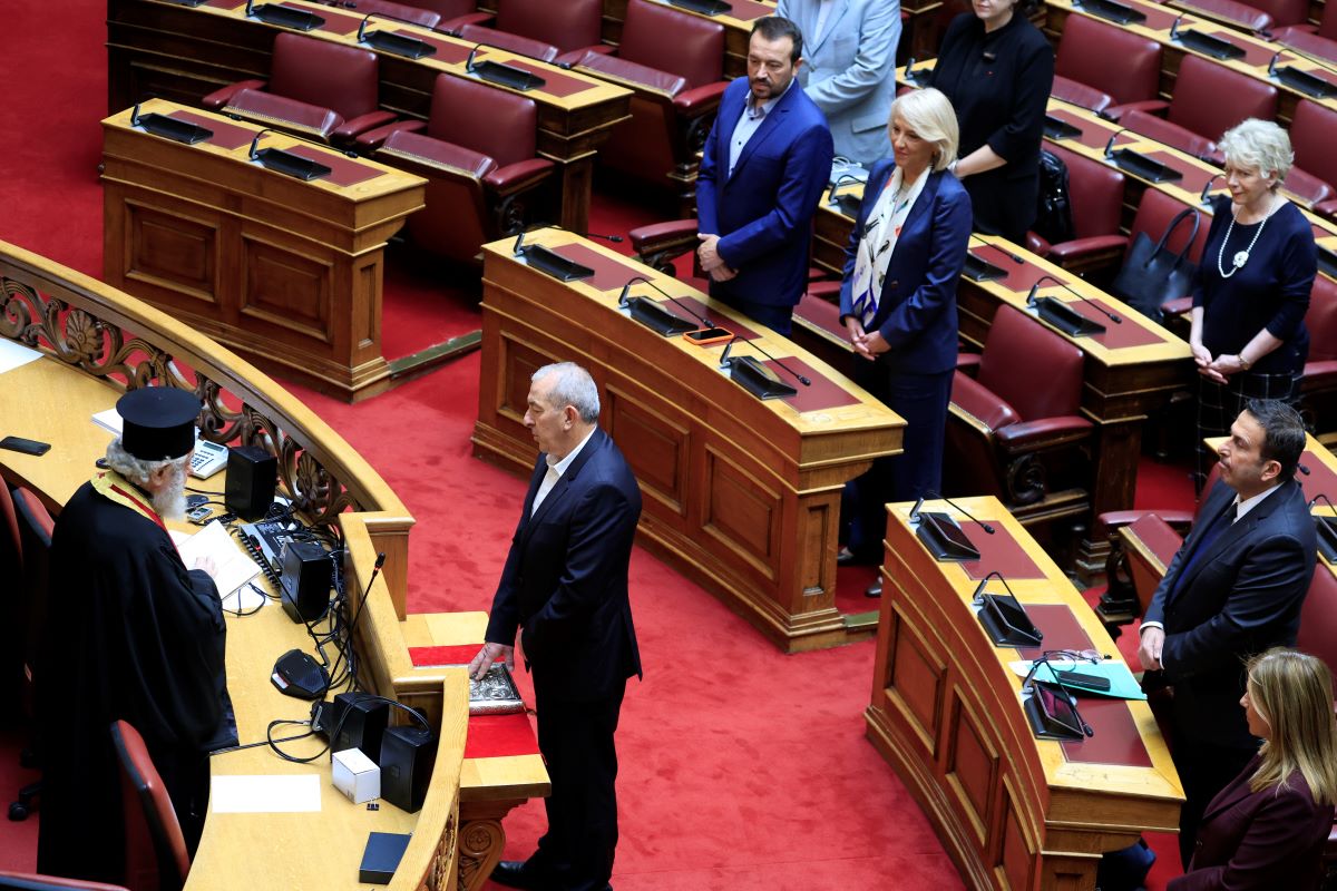 Η ορκωμοσία του Σωκράτη Βαρδάκη