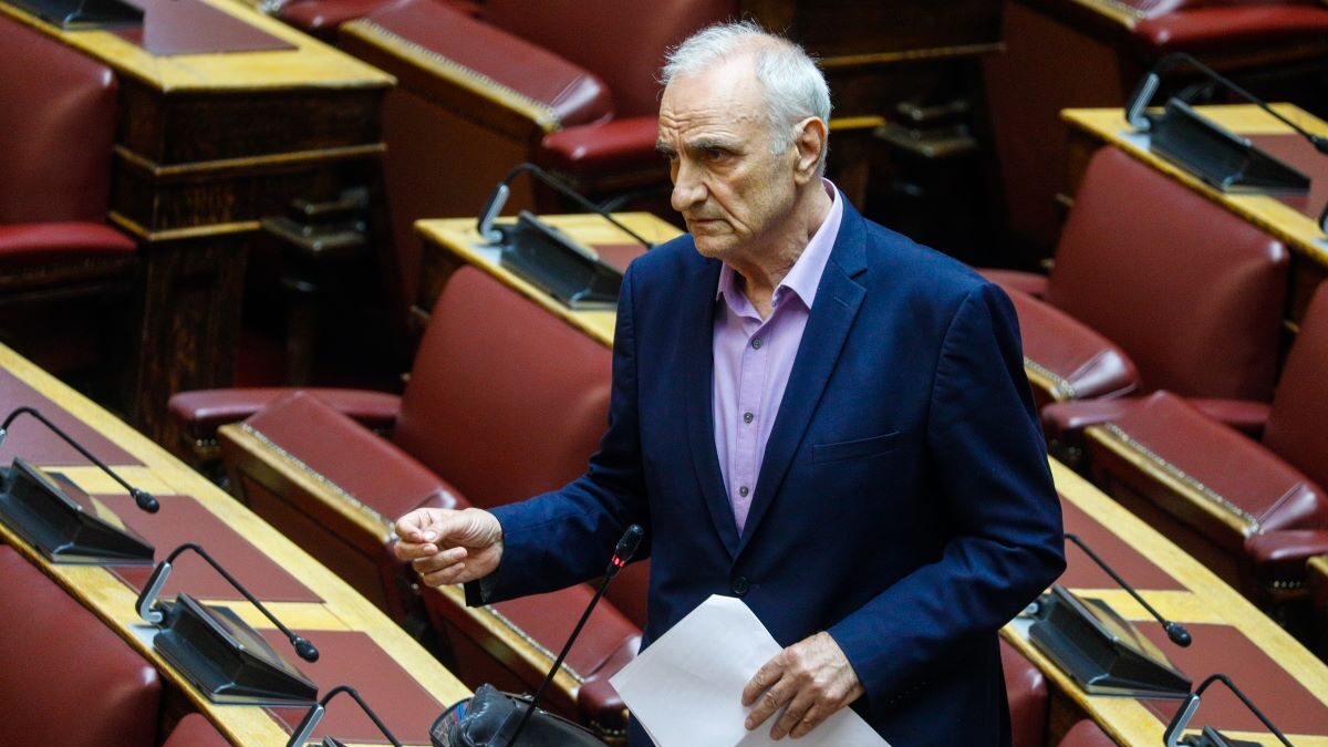 Ο Γιώργος Βαρεμένος στη Βουλή