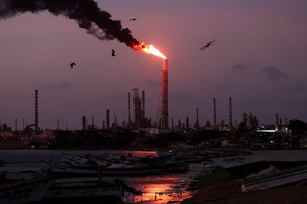 Πάνω από τα 103 δολάρια το Brent, στα 81 ευρώ το φυσικό αέριο – Μικρή η επίπτωση από τη συμφωνία Τράμπ με Πούτιν για το ντίζελ