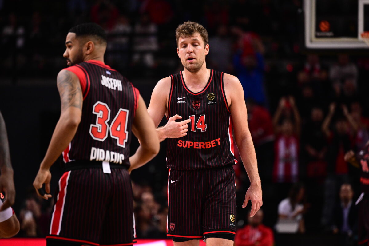 Ολυμπιακός - Αρμάνι Μιλάνο 84-78 τελικό: Οι ΜακΙντάιρ και Βεζένκοφ «υπέγραψαν» την ερυθρόλευκη νίκη