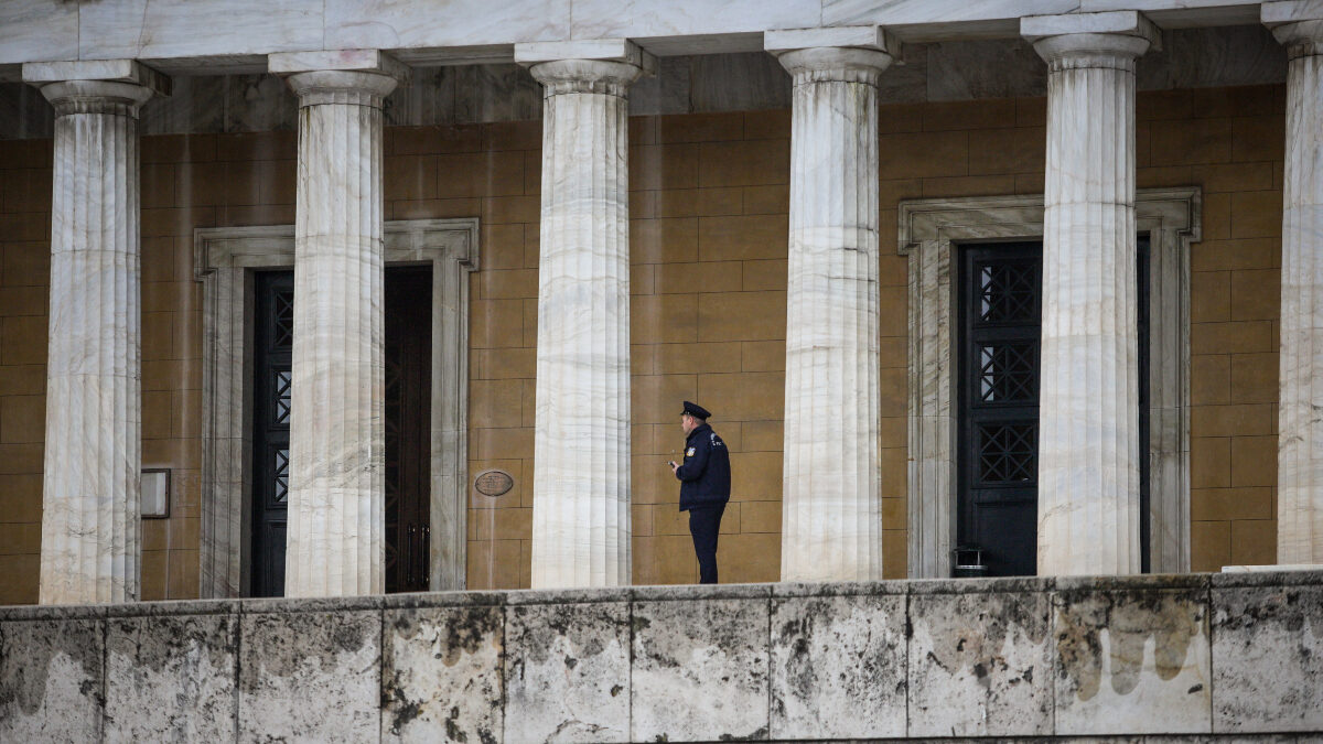 Αστυνομικός στη Βουλή