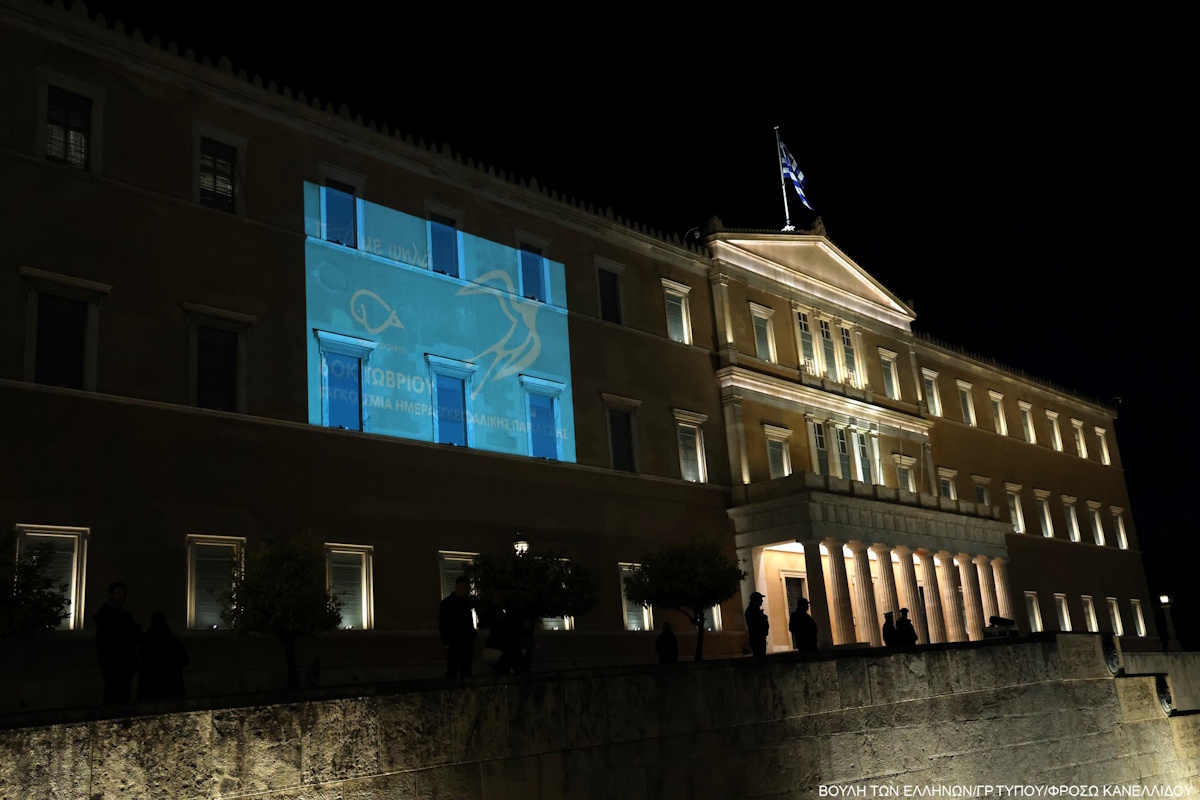Φωταγωγήθηκε η Βουλή για την Παγκόσμια Ημέρα Εγκεφαλικής Παράλυσης