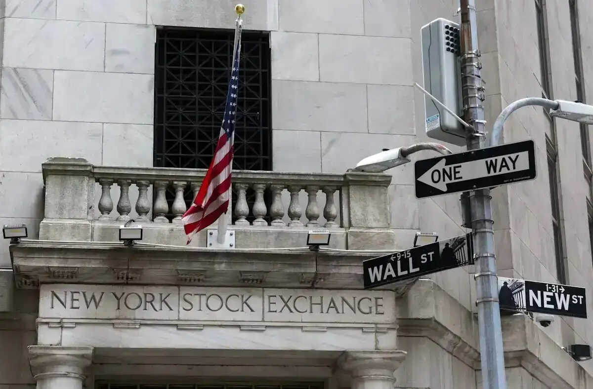 The wall street entrance