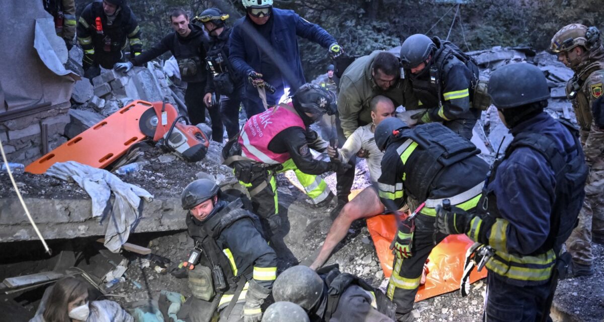 Ουκρανία: Τουλάχιστον 7 νεκροί, ανάμεσα τους 3 παιδιά από ρωσικά χτυπήματα στη Ζαπορίζια | Επικαιρότητα στο PlusTV.gr